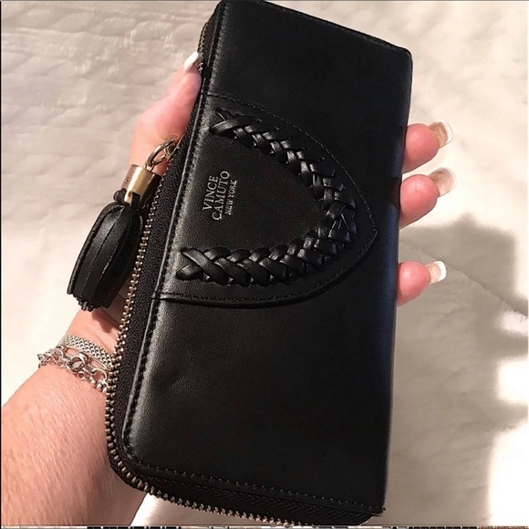 Vince Camuto Handbags - Vince Camuto Leather Continental Wallet